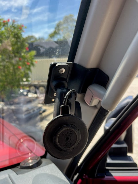 RHS Pillar Bracket - To Suit Quad Lock